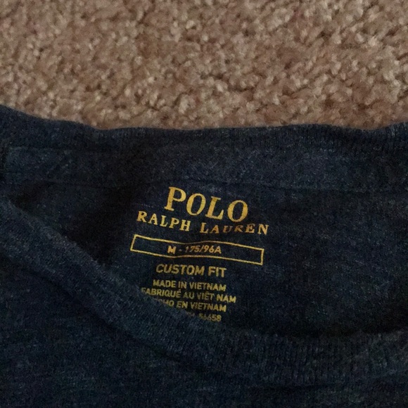 I’m selling a long sleeve t shirt - Picture 3 of 3